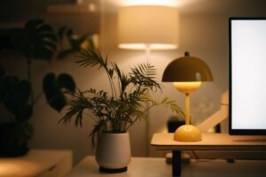 Iluminação para home office: 3 opções que não cansam a vista