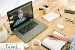 Webcam para home office: 4 opções que elevam sua presença online